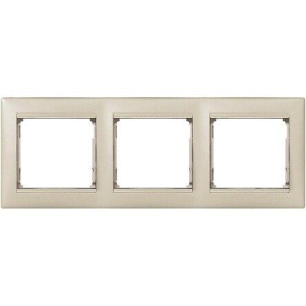 Рамка 3 поста. Цвет Жемчужный. Legrand Valena Classic (Легранд Валена Классик). 770473